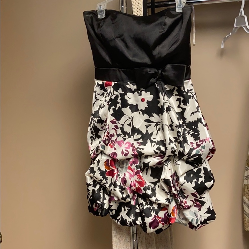 Strapless juniors dress